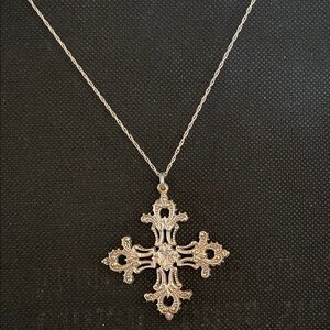 Elegant Sterling Silver Necklace With Cross